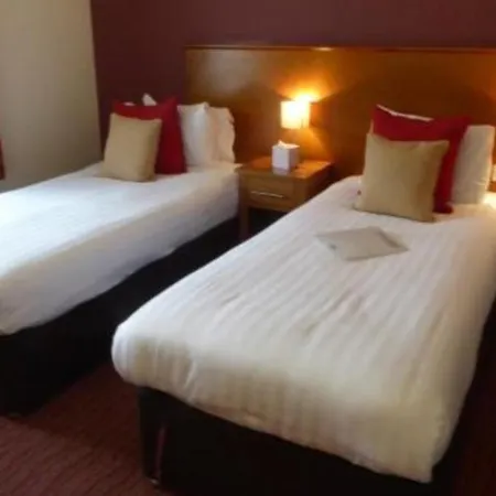 Meg Klaus Otel Tiran